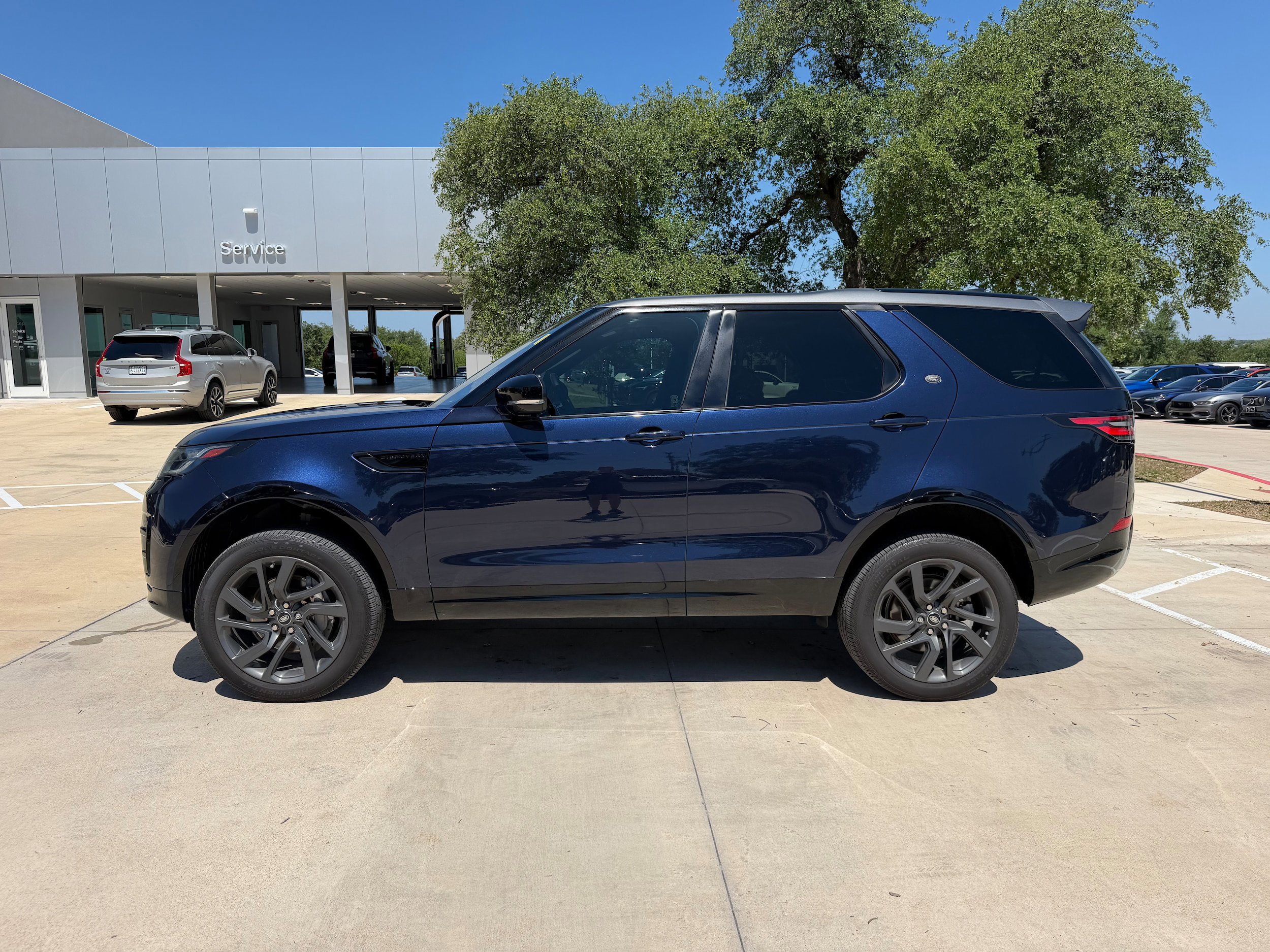 Used 2018 Land Rover Discovery HSE Luxury AWD/4WD image 3