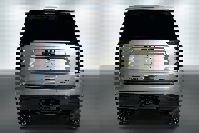 Used 2023 GMC Yukon XL SLT image 3