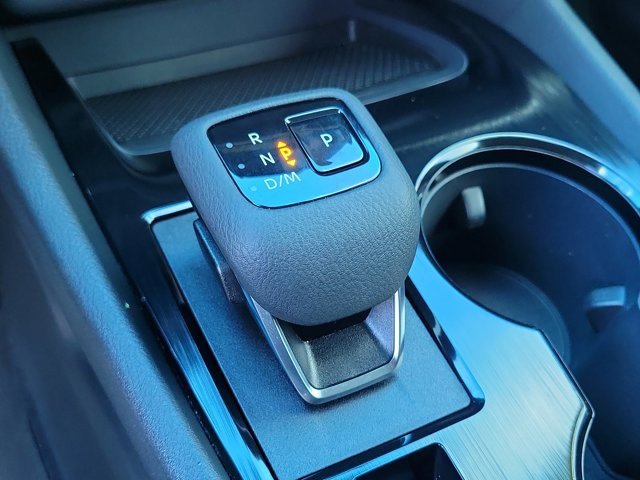 Used 2025 Nissan Rogue S image 32