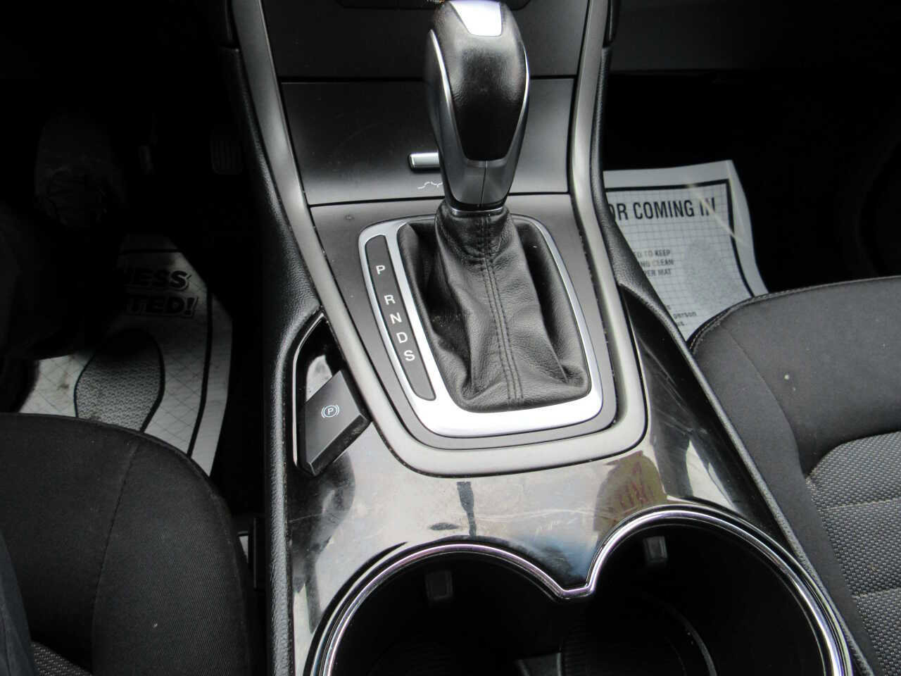 Used 2017 Ford Edge SE image 16