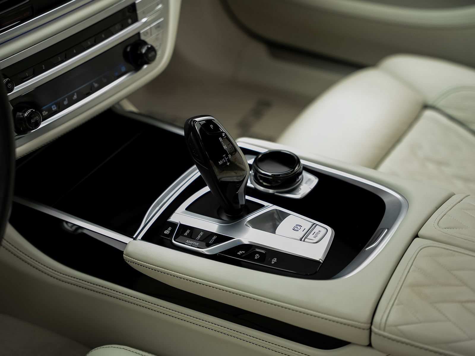 Used 2022 BMW ALPINA B7 xDrive AWD/4WD image 60