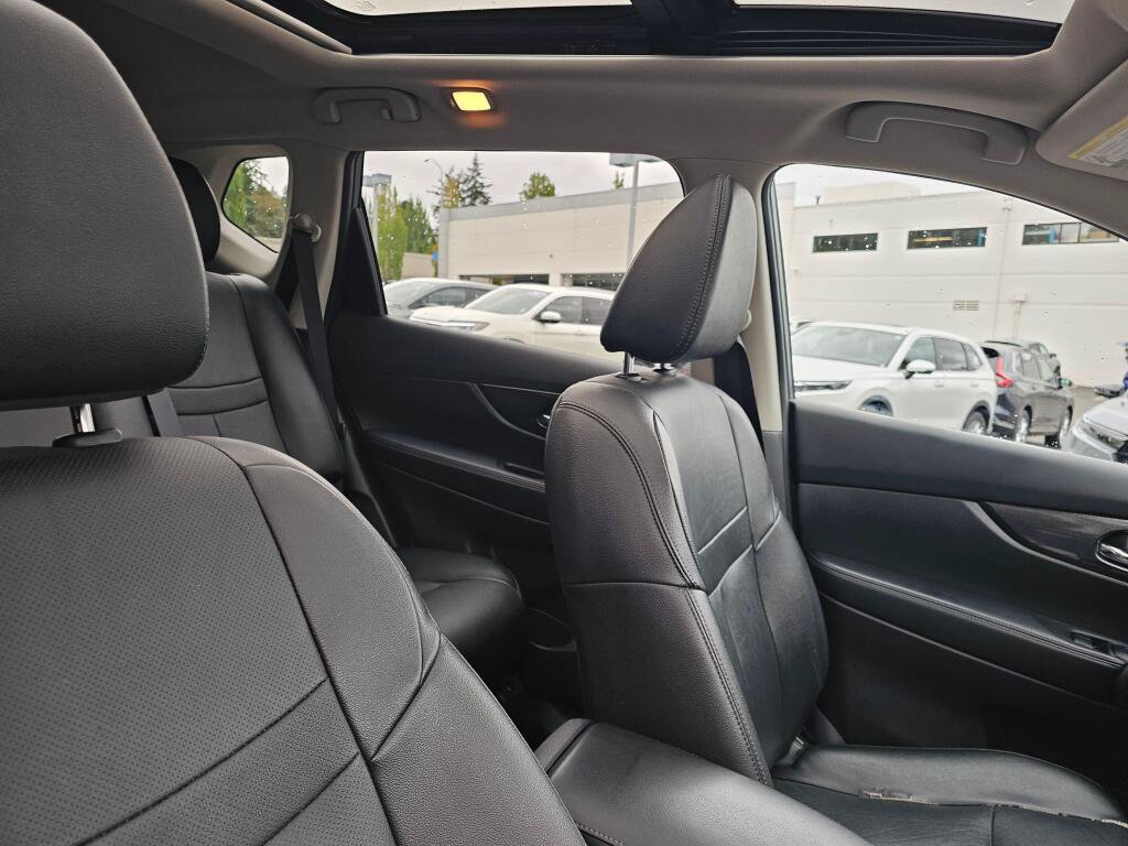 Used 2016 Nissan Rogue SL w/ SL Premium Package AWD/4WD image 12