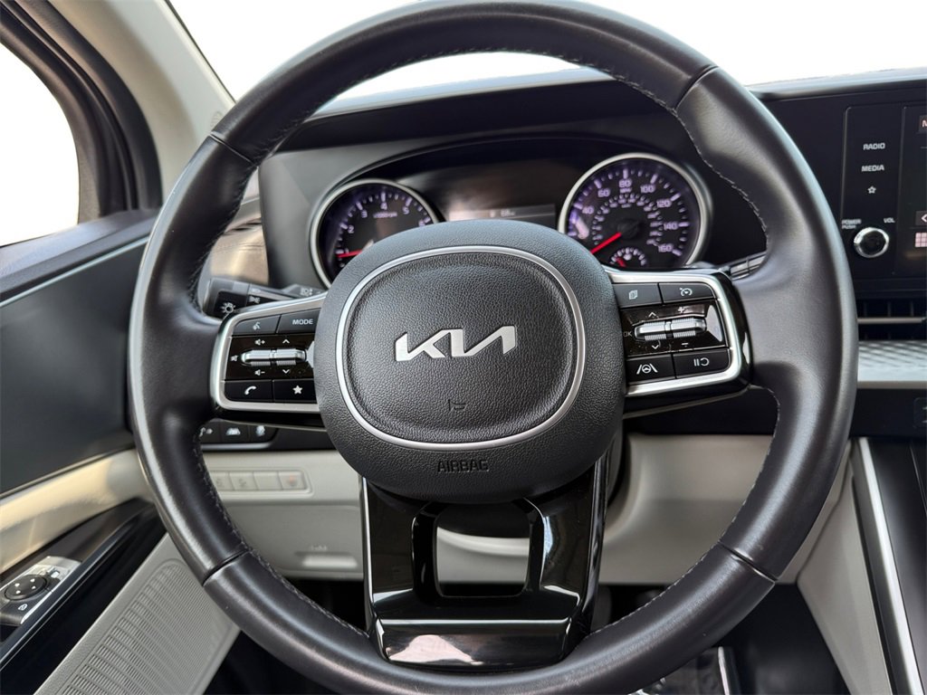 Used 2024 Kia Carnival LX image 12