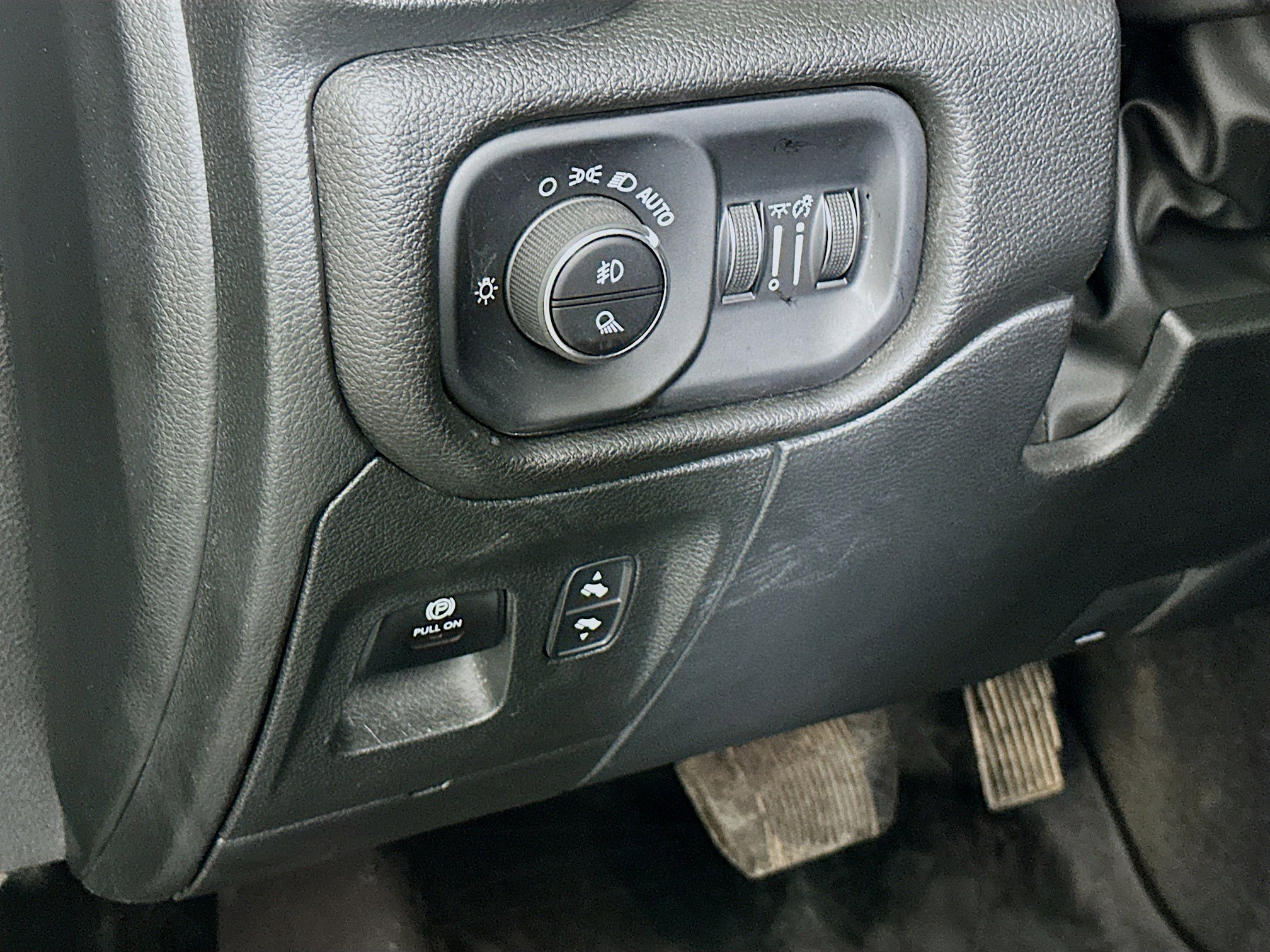 Used 2025 RAM 1500 Laramie image 17