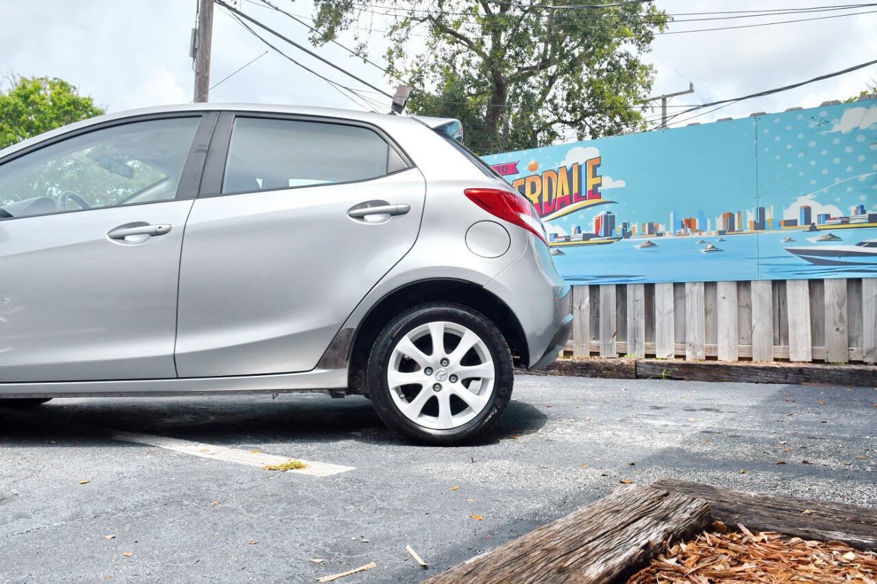 Used 2011 MAZDA MAZDA2 Touring FWD image 9