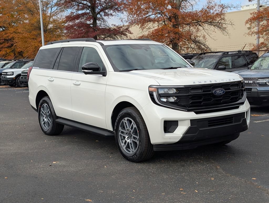 New 2025 Ford Expedition Active image 2