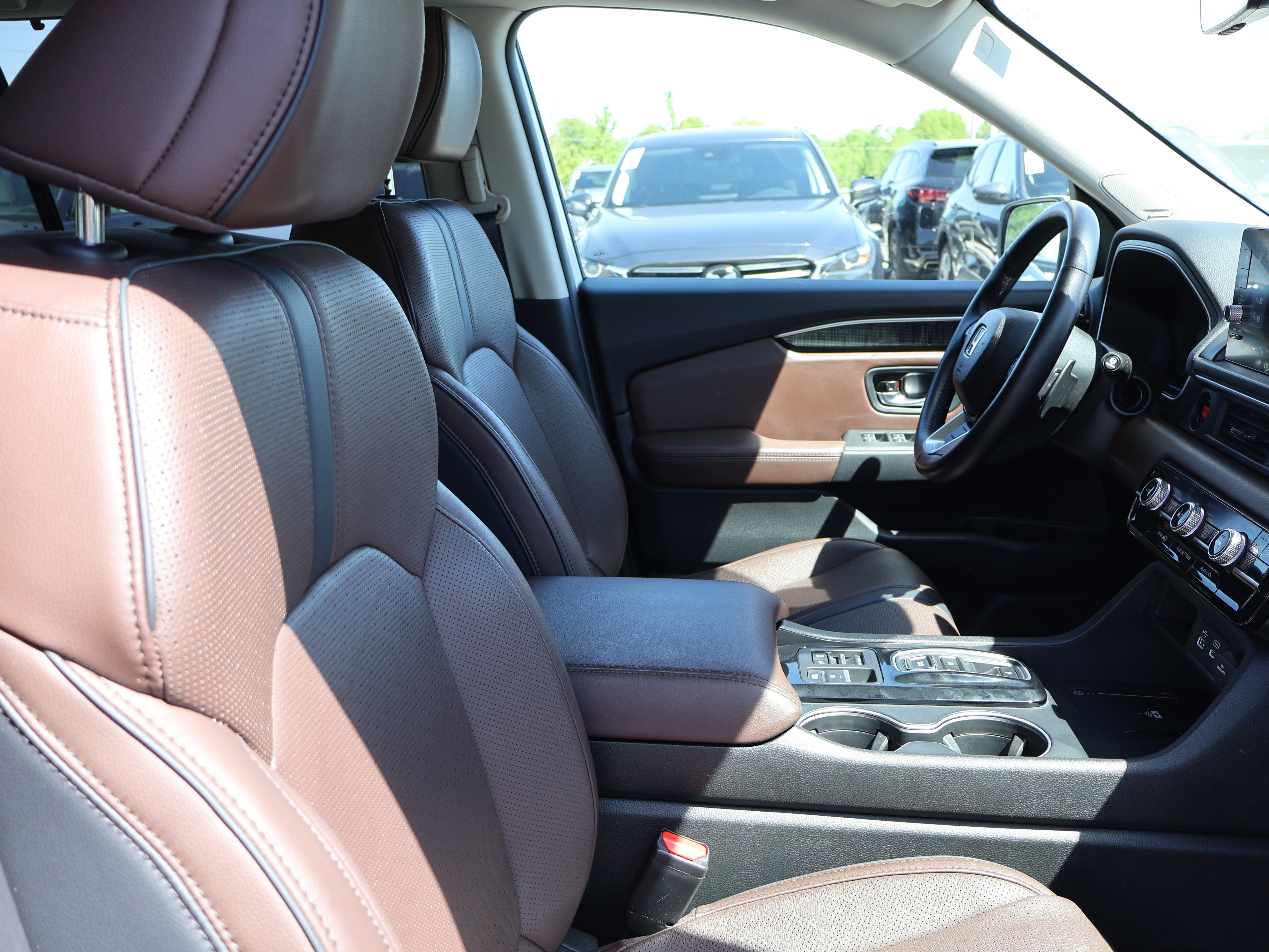 Used 2025 Honda Pilot Elite image 8