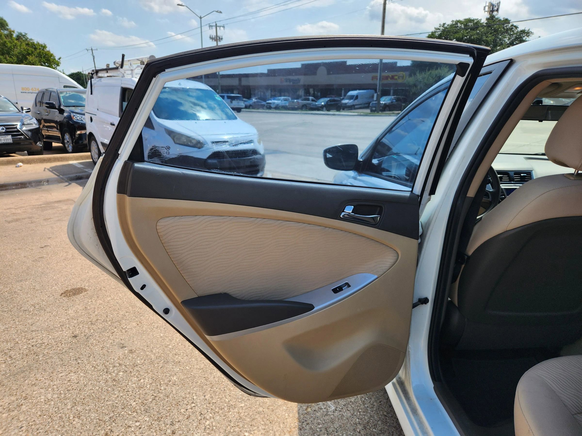 Used 2014 Hyundai Accent GLS w/ Option Group 2 FWD image 11