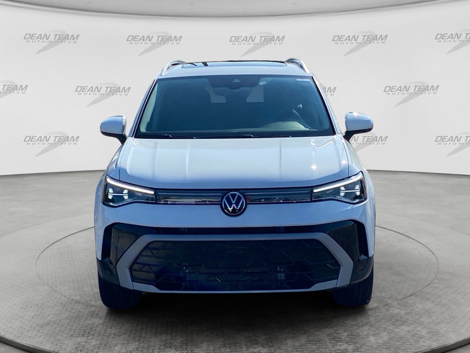 New 2026 Volkswagen Taos SEL AWD/4WD image 2