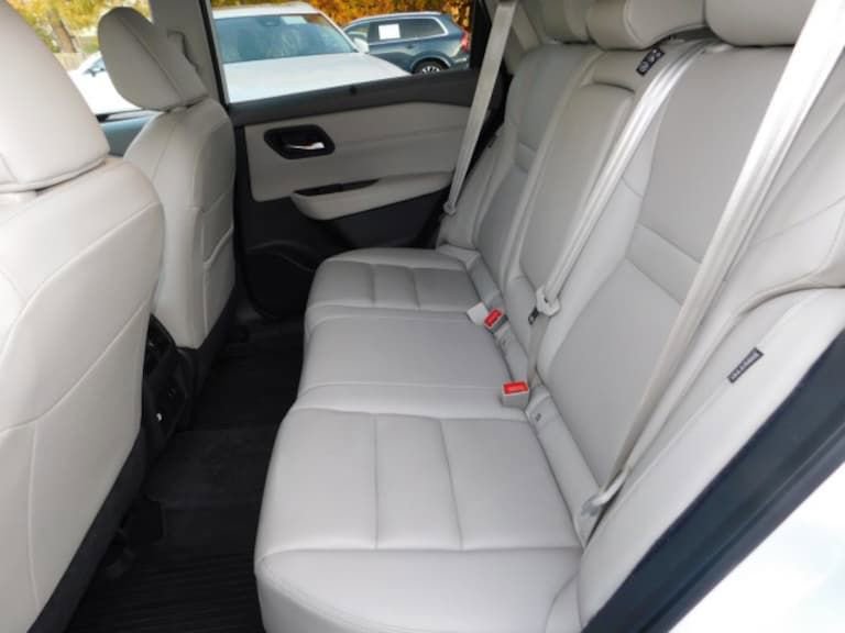 Used 2023 Nissan Rogue SL w/ SL Premium Package image 13