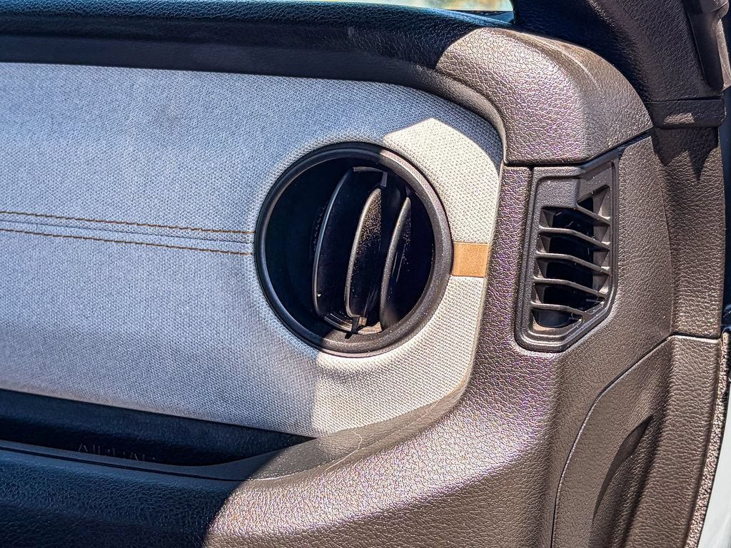 Used 2025 Jeep Wrangler Sport AWD/4WD image 33