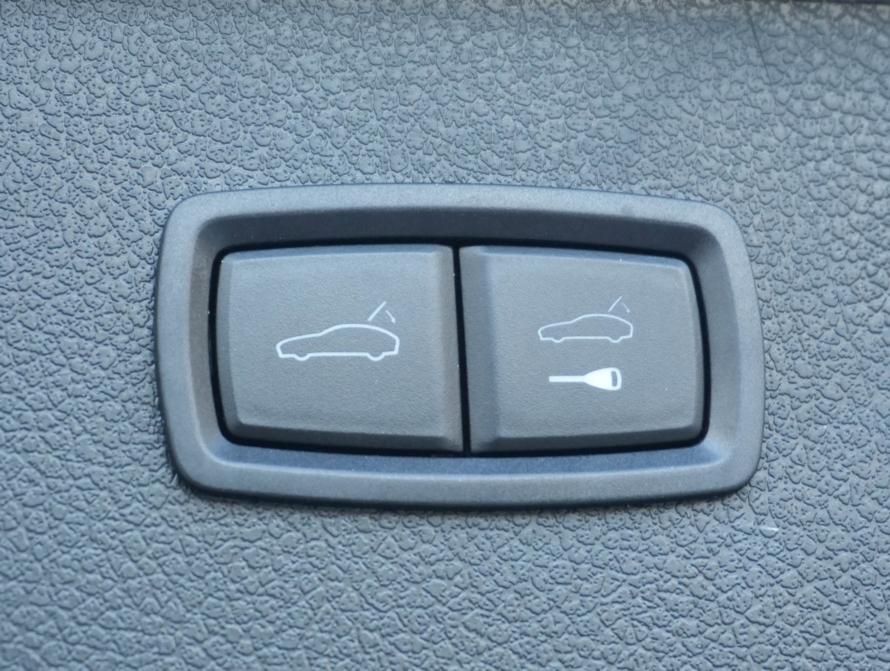 Used 2024 Porsche Macan image 40