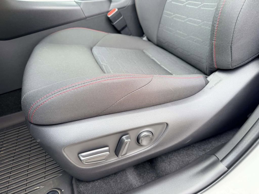 Used 2025 Toyota RAV4 SE w/ Weather & Moonroof Package AWD/4WD image 18