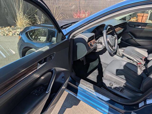 Used 2020 Volkswagen Passat 2.0T SEL image 25