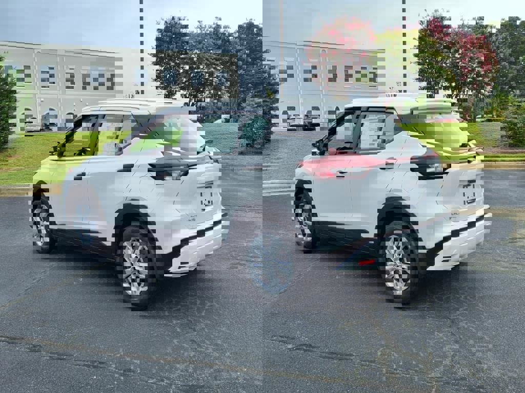 New 2025 Nissan Kicks Play S image 3