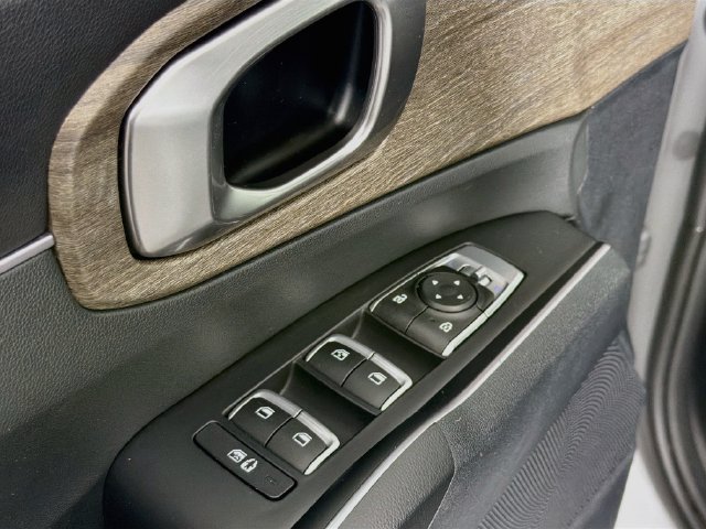 Used 2023 Kia Sorento S AWD/4WD image 25