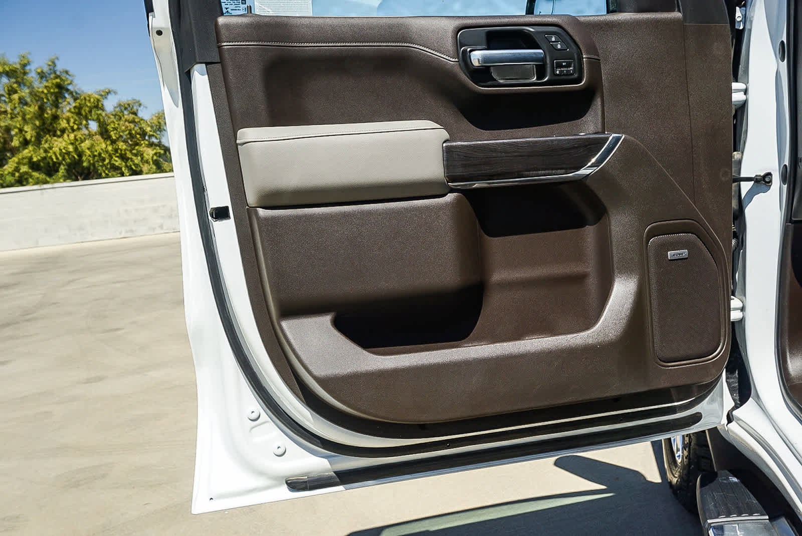 Used 2020 Chevrolet Silverado 1500 LTZ w/ LTZ Premium Package AWD/4WD image 24