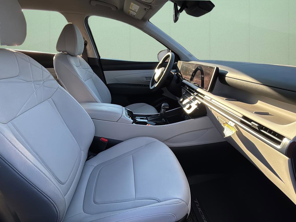 Certified 2025 Hyundai Tucson SE FWD image 39