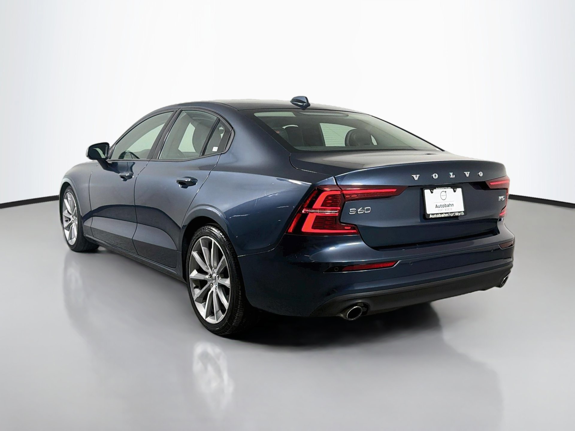 Used 2019 Volvo S60 T5 Momentum w/ Multimedia Package FWD image 8