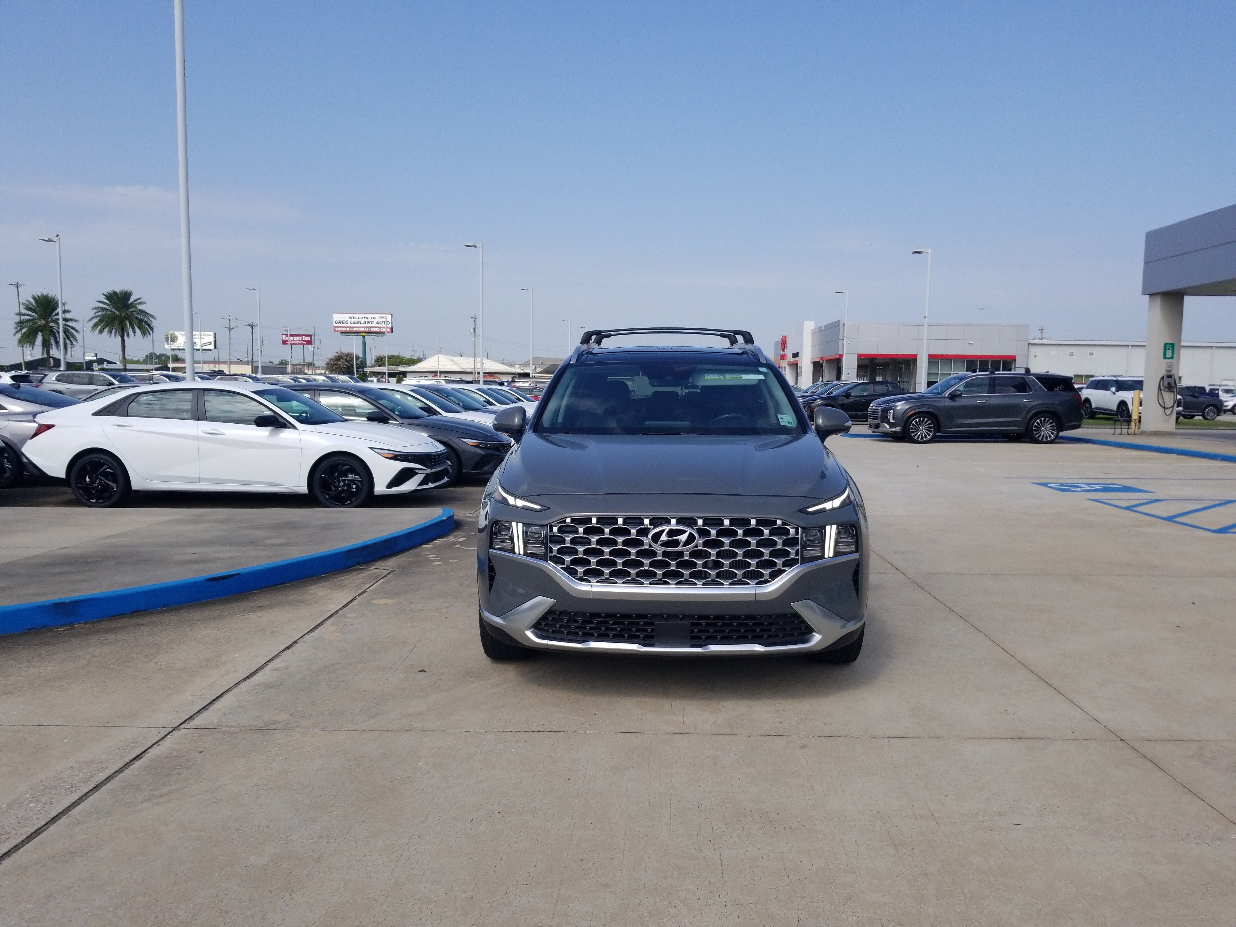 Used 2021 Hyundai Santa Fe Limited FWD image 2