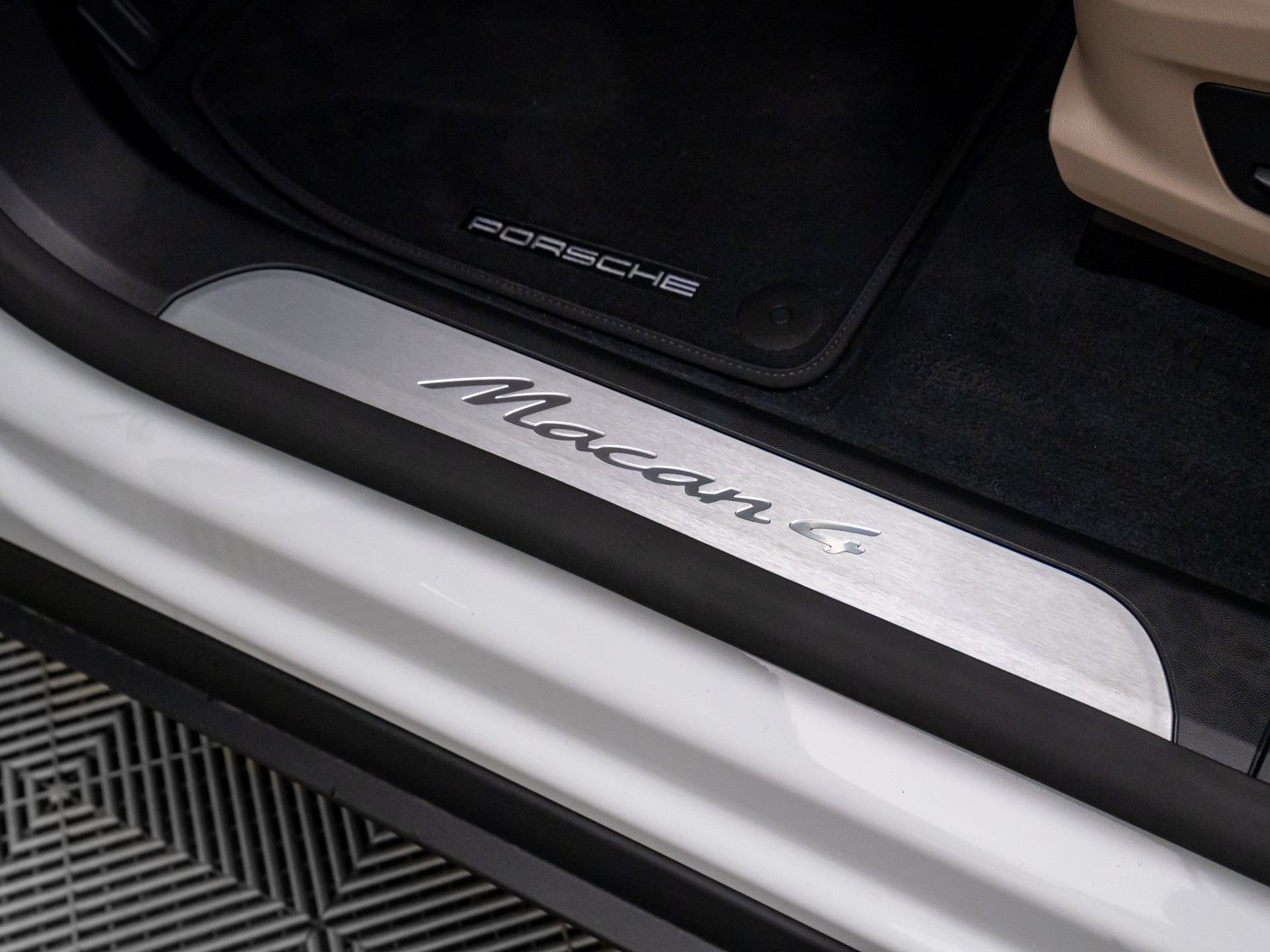 New 2026 Porsche Macan 4 Electric AWD/4WD image 16