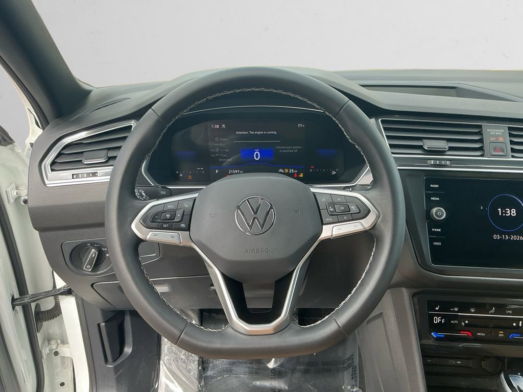 Used 2023 Volkswagen Tiguan SE w/ Panoramic Sunroof Package image 12