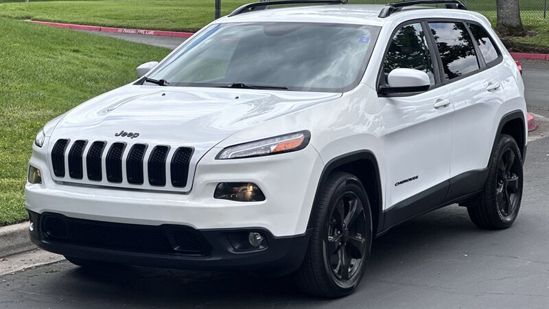 Used 2016 Jeep Cherokee Latitude FWD image 1