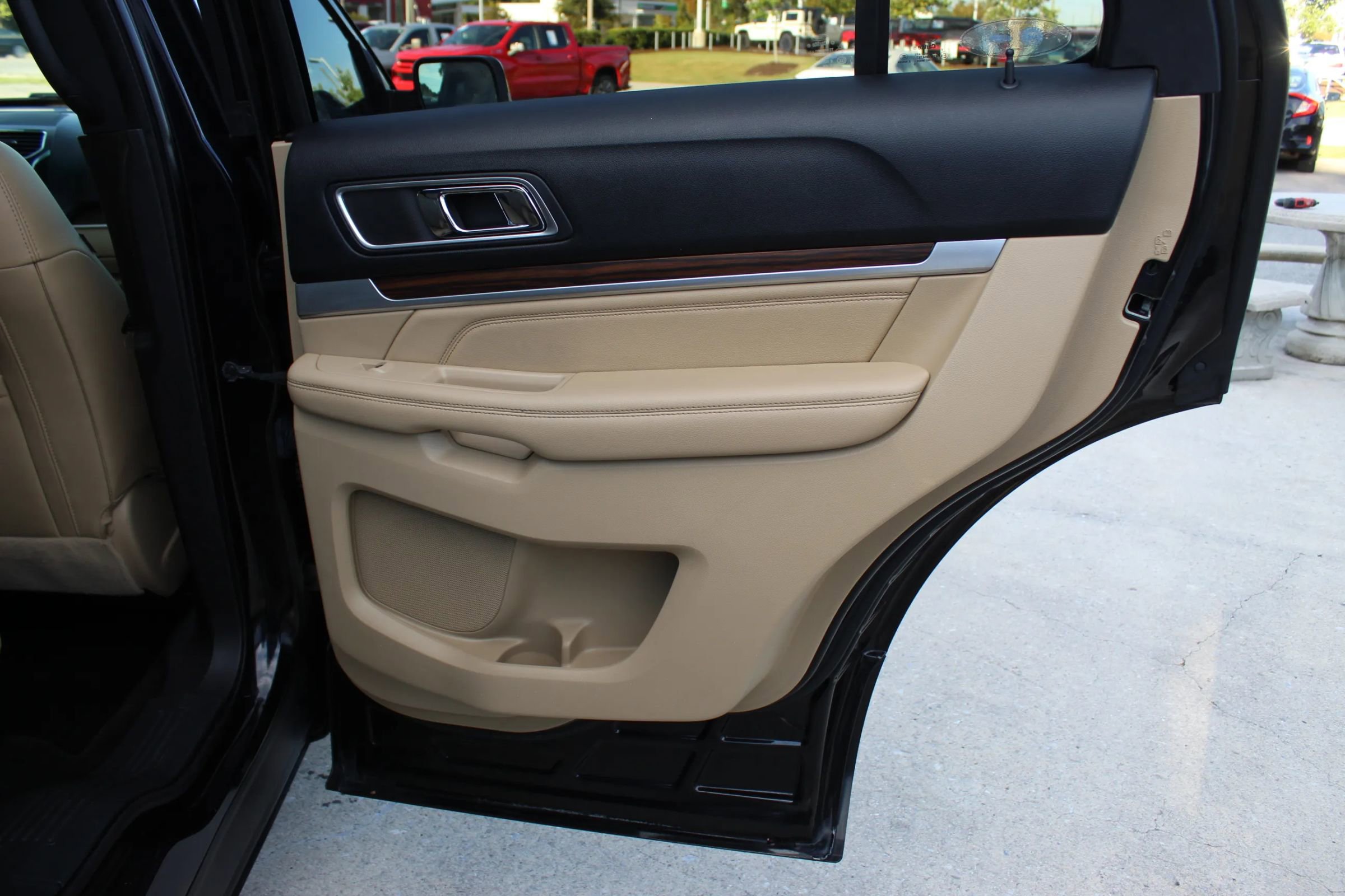 Used 2017 Ford Explorer Limited w/ Equipment Group 301A image 24