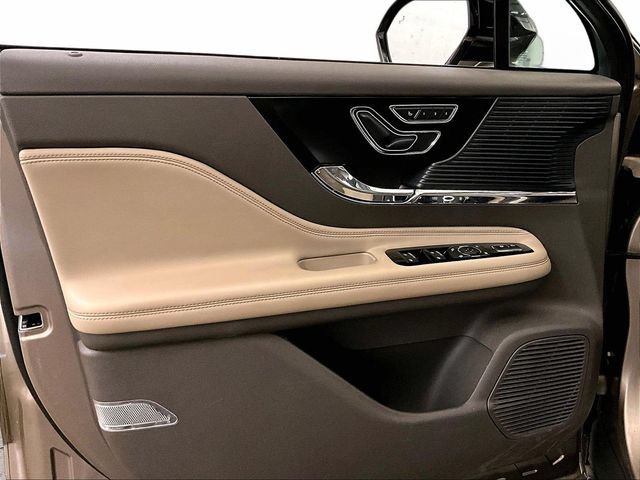 Used 2020 Lincoln Corsair AWD w/ Premium Package image 22