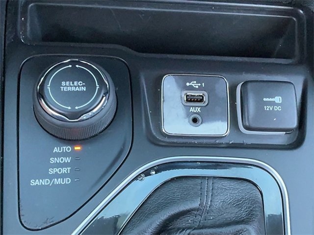 Used 2023 Jeep Cherokee Altitude Lux image 24