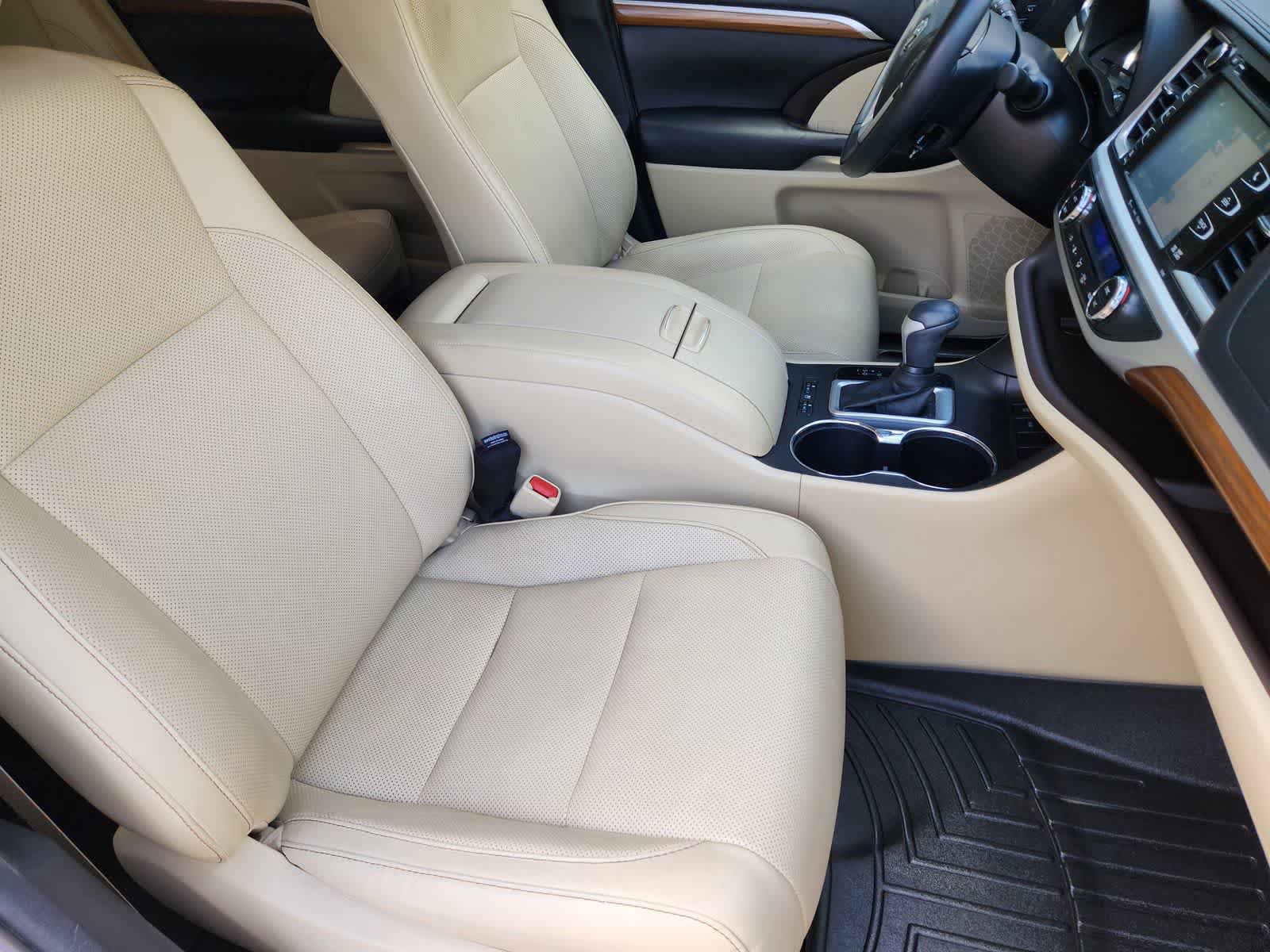 Used 2017 Toyota Highlander Limited FWD image 12