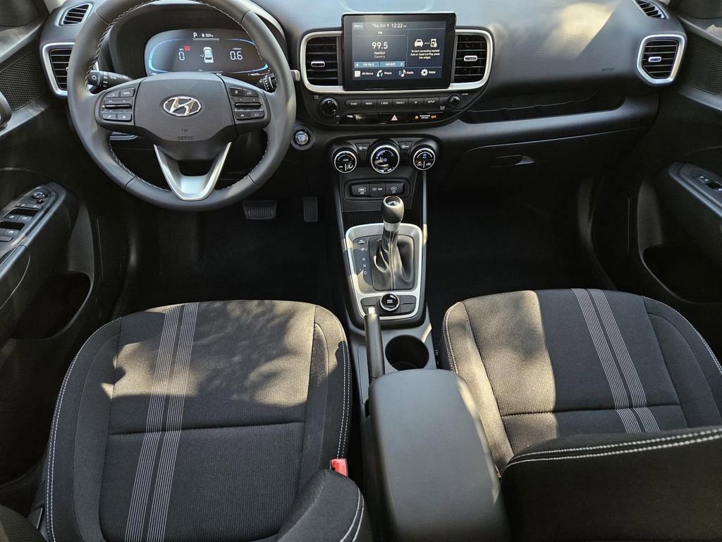 New 2025 Hyundai Venue SEL image 17