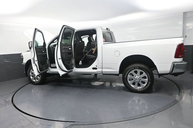 New 2026 RAM 3500 Laramie AWD/4WD image 39