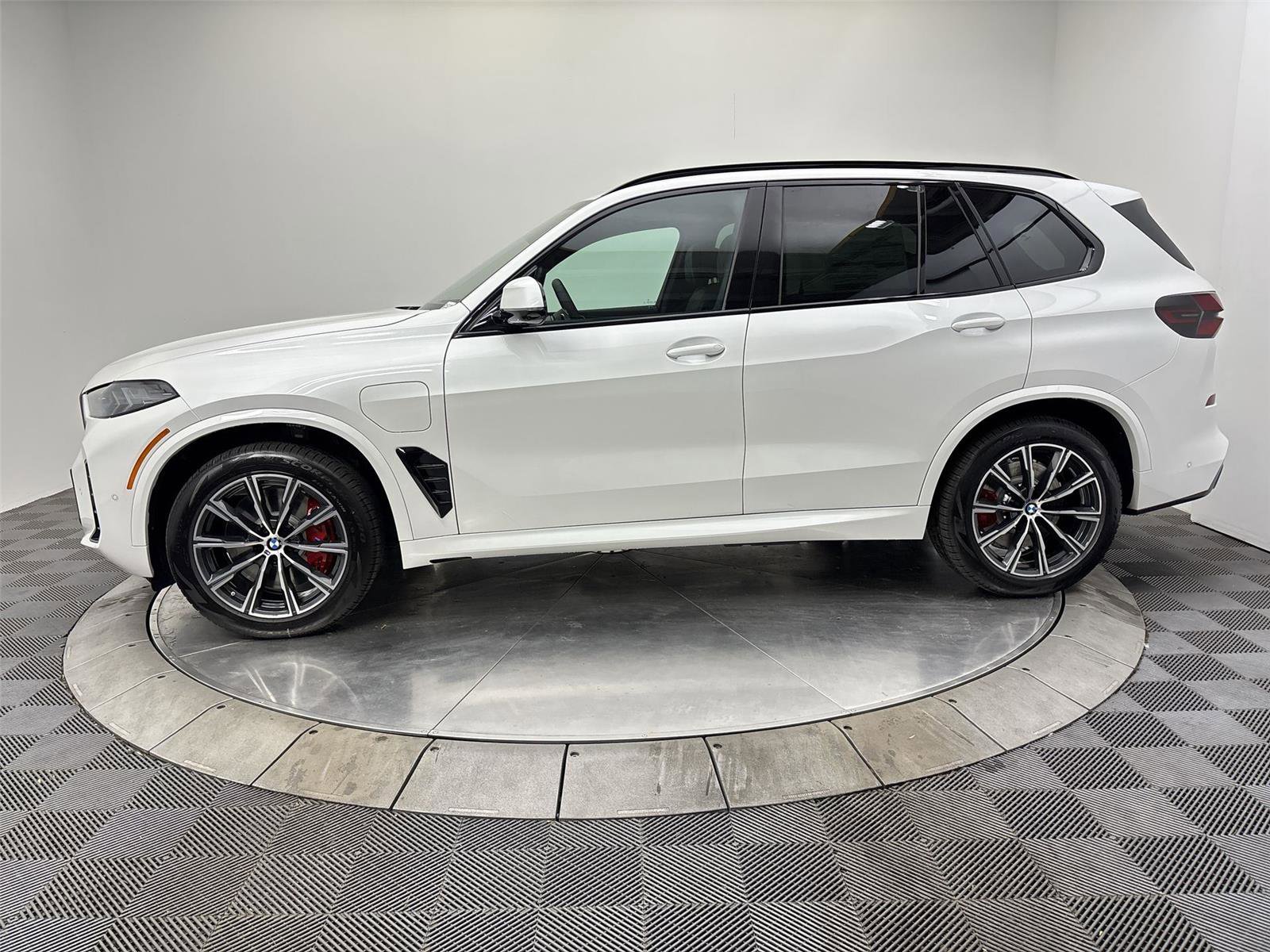 New 2026 BMW X5 xDrive50e w/ Executive Package image 16