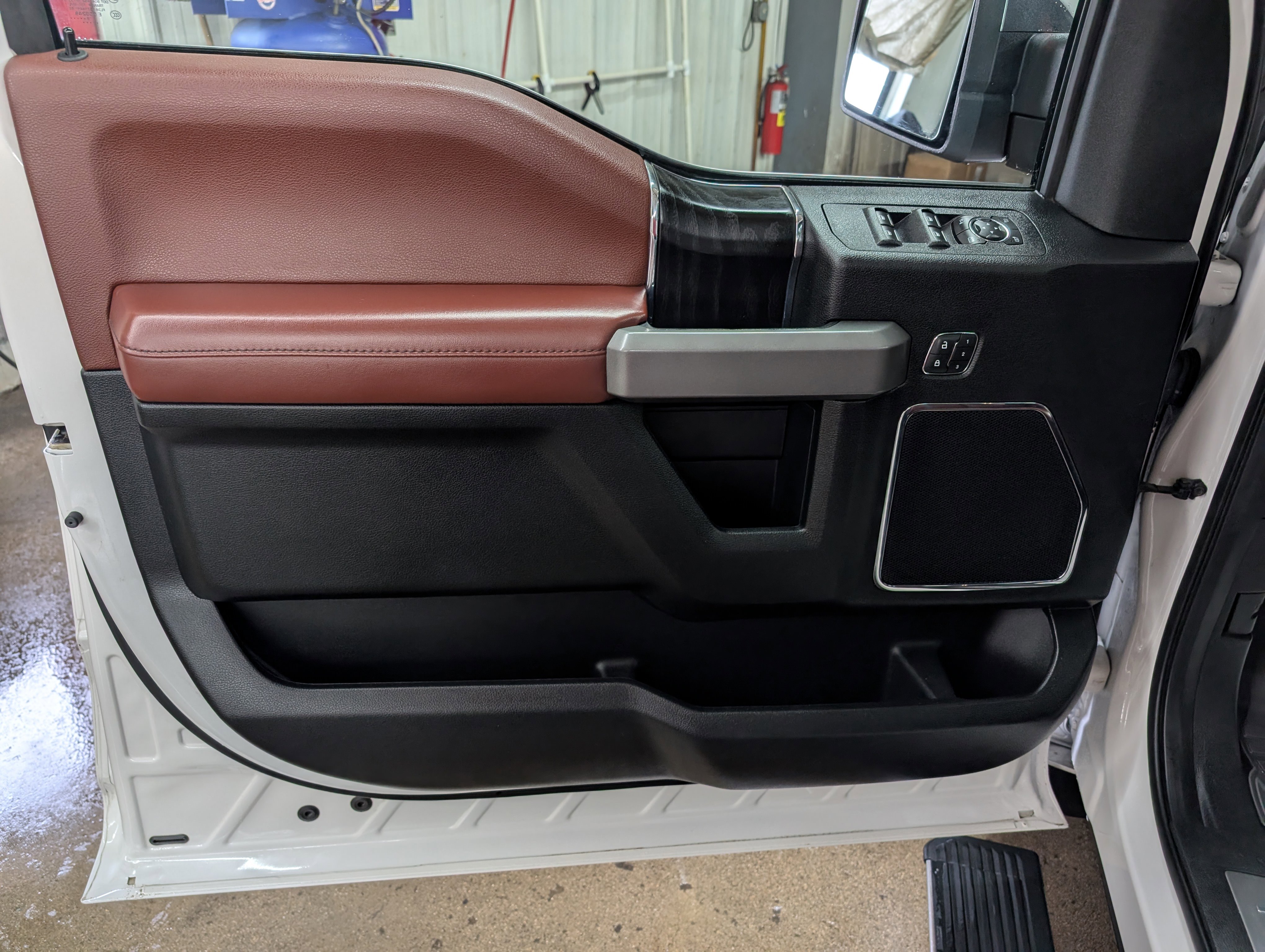 Used 2018 Ford F150 Platinum w/ Equipment Group 701A Luxury image 15