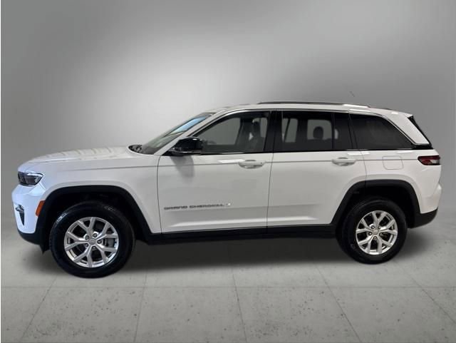 Used 2023 Jeep Grand Cherokee Limited AWD/4WD image 2