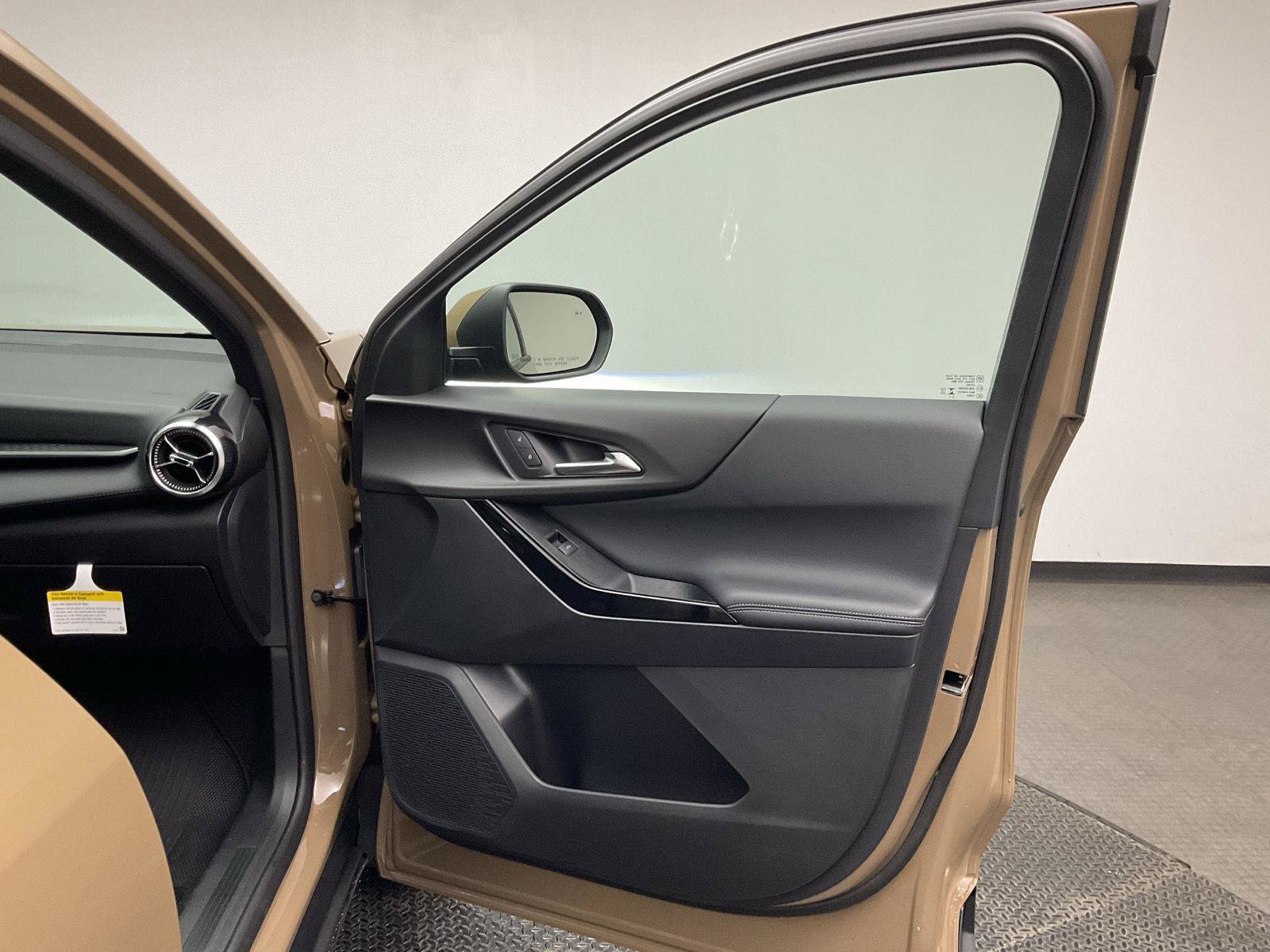 New 2027 Chevrolet Equinox LT w/ Safety and Technology Package FWD image 23