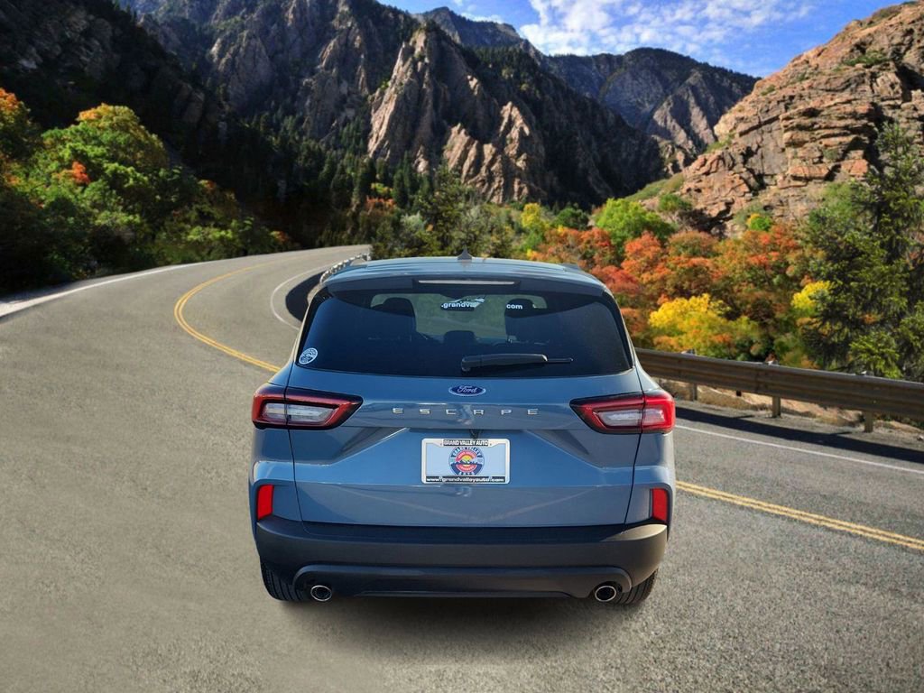 Used 2025 Ford Escape ST-Line image 4