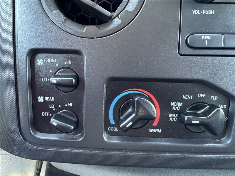 Used 2011 Ford E-350 and Econoline 350 XLT RWD image 20