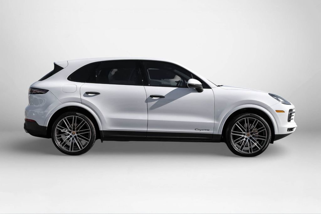 Used 2022 Porsche Cayenne AWD/4WD image 5