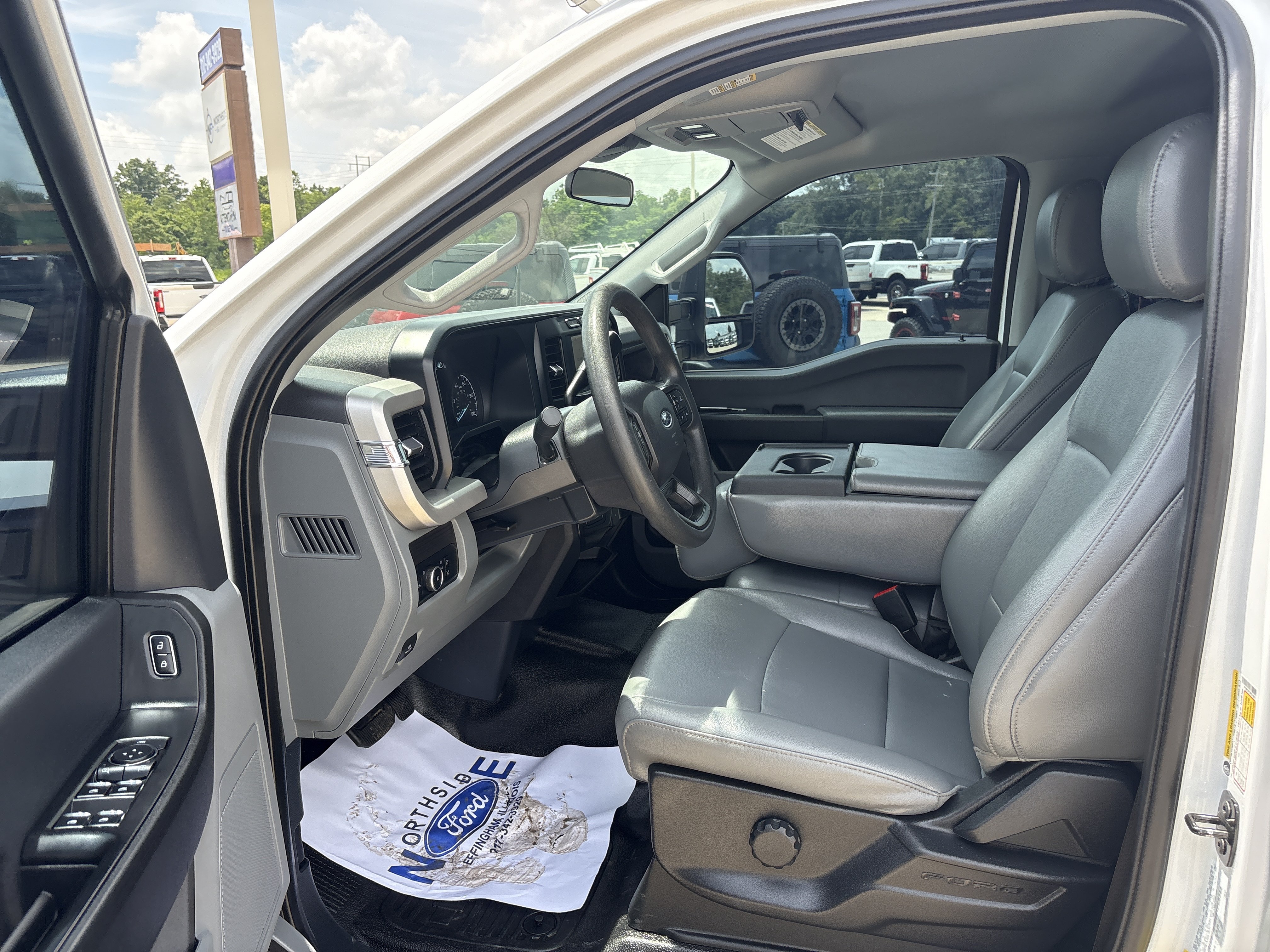 Used 2024 Ford F350 XL w/ Snow Plow/Camper Package AWD/4WD image 10