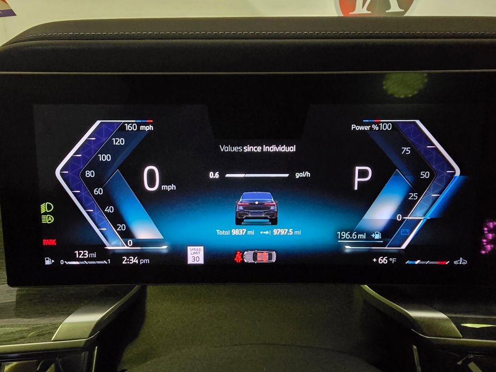 Used 2024 BMW 760i xDrive w/ Executive Package image 23