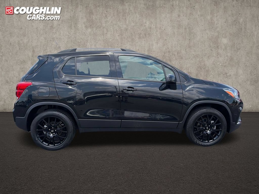 Used 2022 Chevrolet Trax LT w/ Midnight Edition AWD/4WD image 9