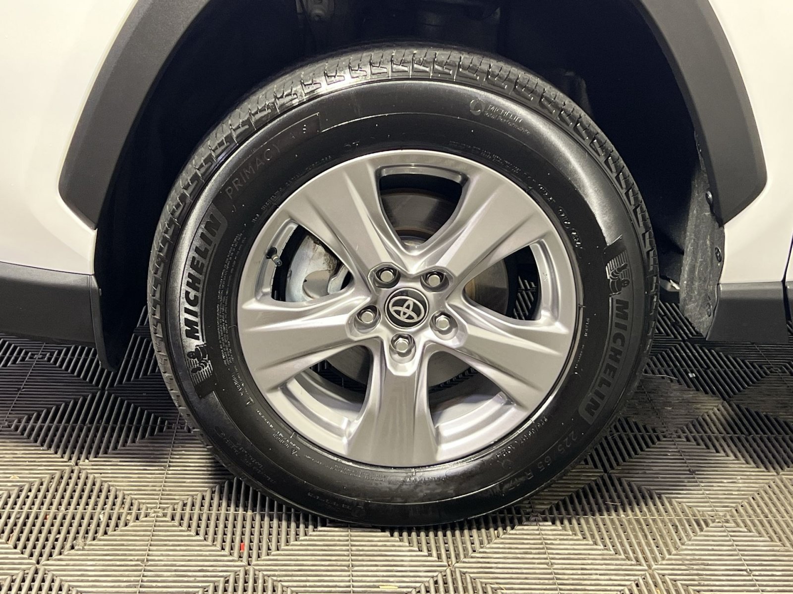Used 2025 Toyota RAV4 XLE AWD/4WD image 13