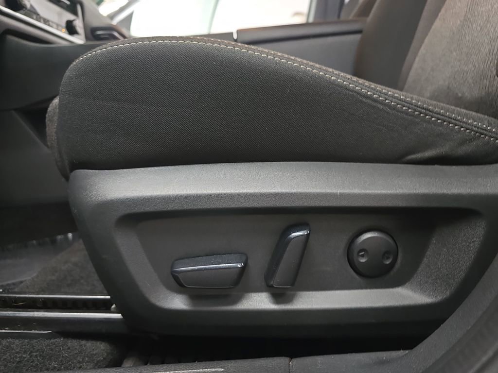 Used 2024 Nissan Rogue SV AWD/4WD image 29