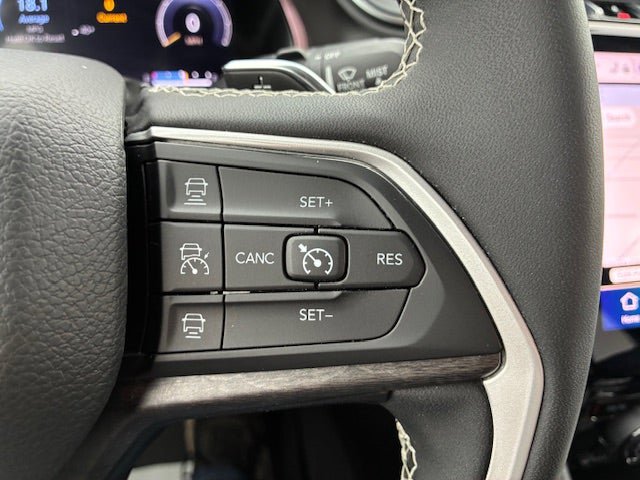 Used 2023 Jeep Grand Cherokee Limited w/ Black Appearance Package AWD/4WD image 24