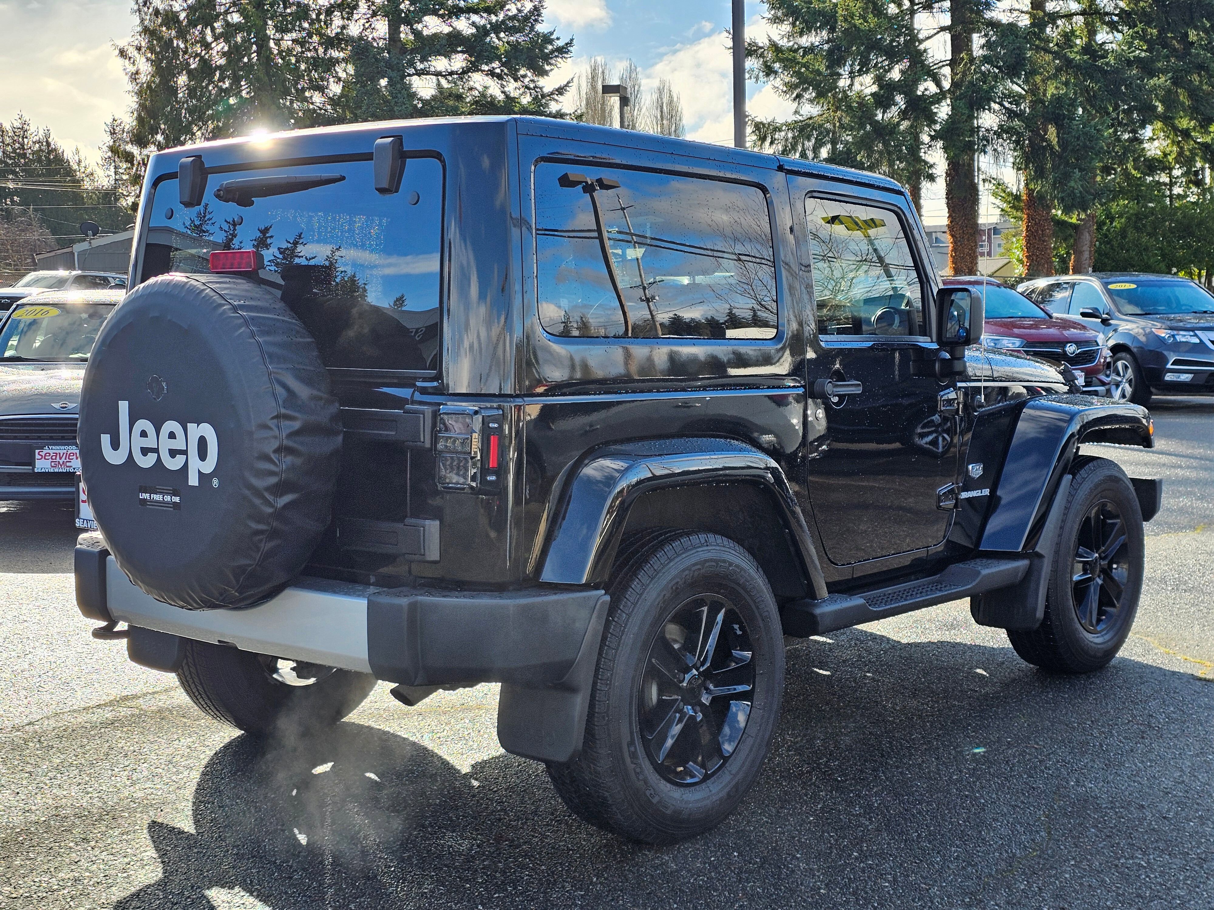 Used 2011 Jeep Wrangler Sahara w/ Dual Top Group AWD/4WD image 7