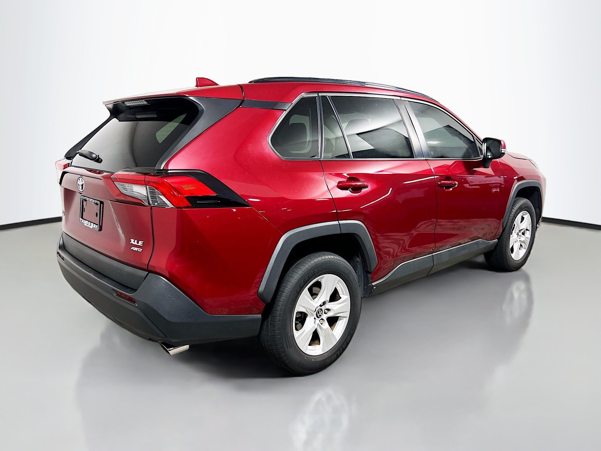 Used 2021 Toyota RAV4 XLE w/ Convenience Package AWD/4WD image 4