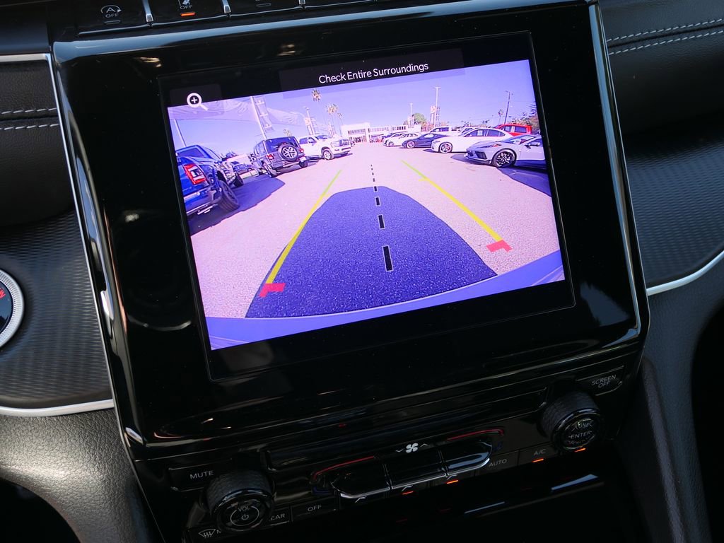 Used 2025 Jeep Grand Cherokee Laredo image 17