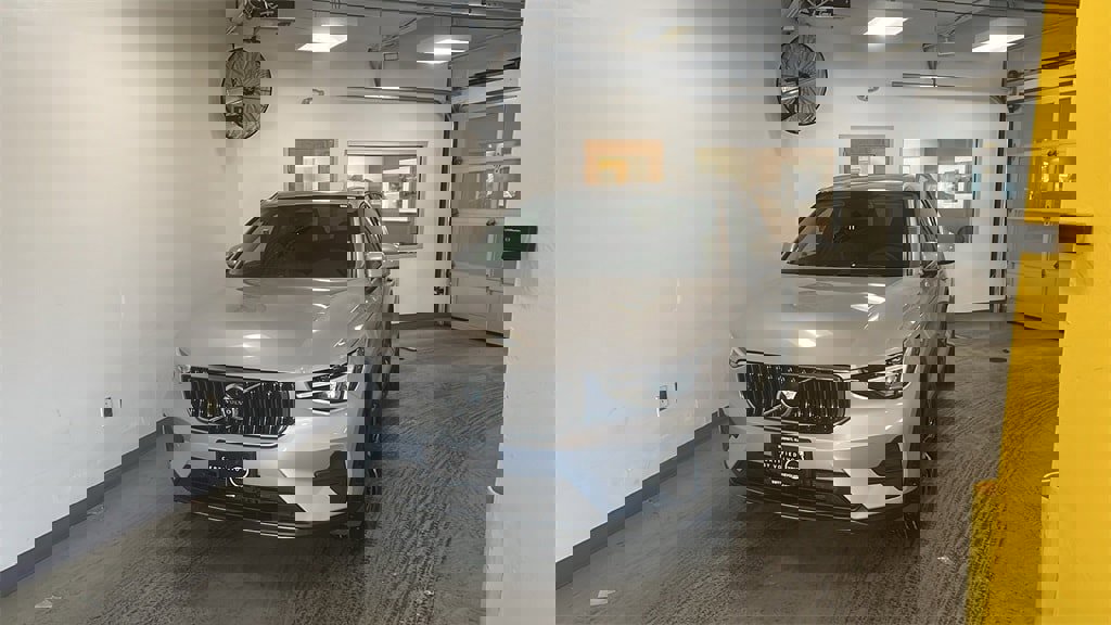 Certified 2025 Volvo XC40 B5 Core